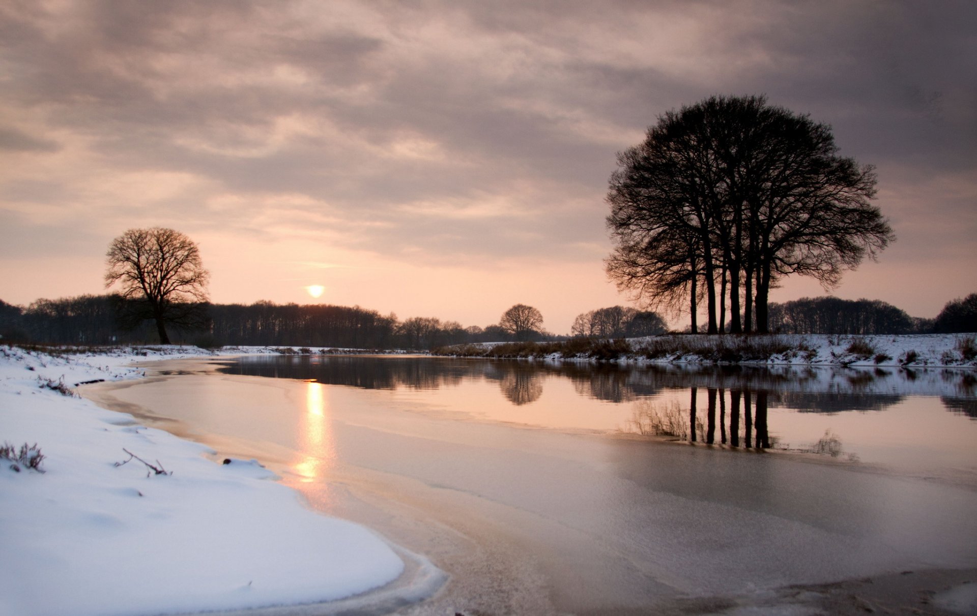 hiver soir arbres rivière glace neige coucher de soleil