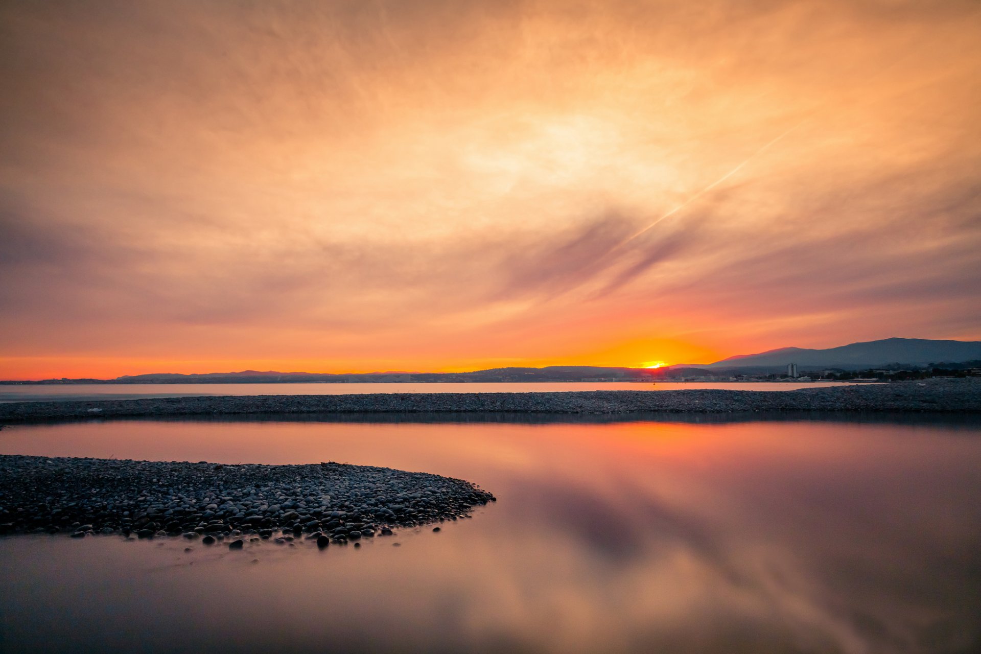 baie calme matin lever du soleil