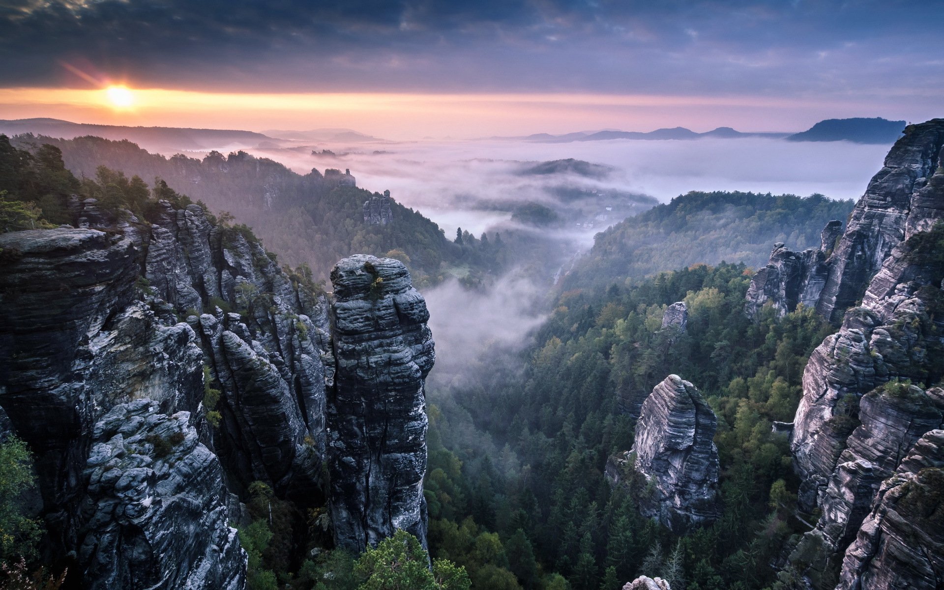 roches suisse saxonne nuages brouillard paysage