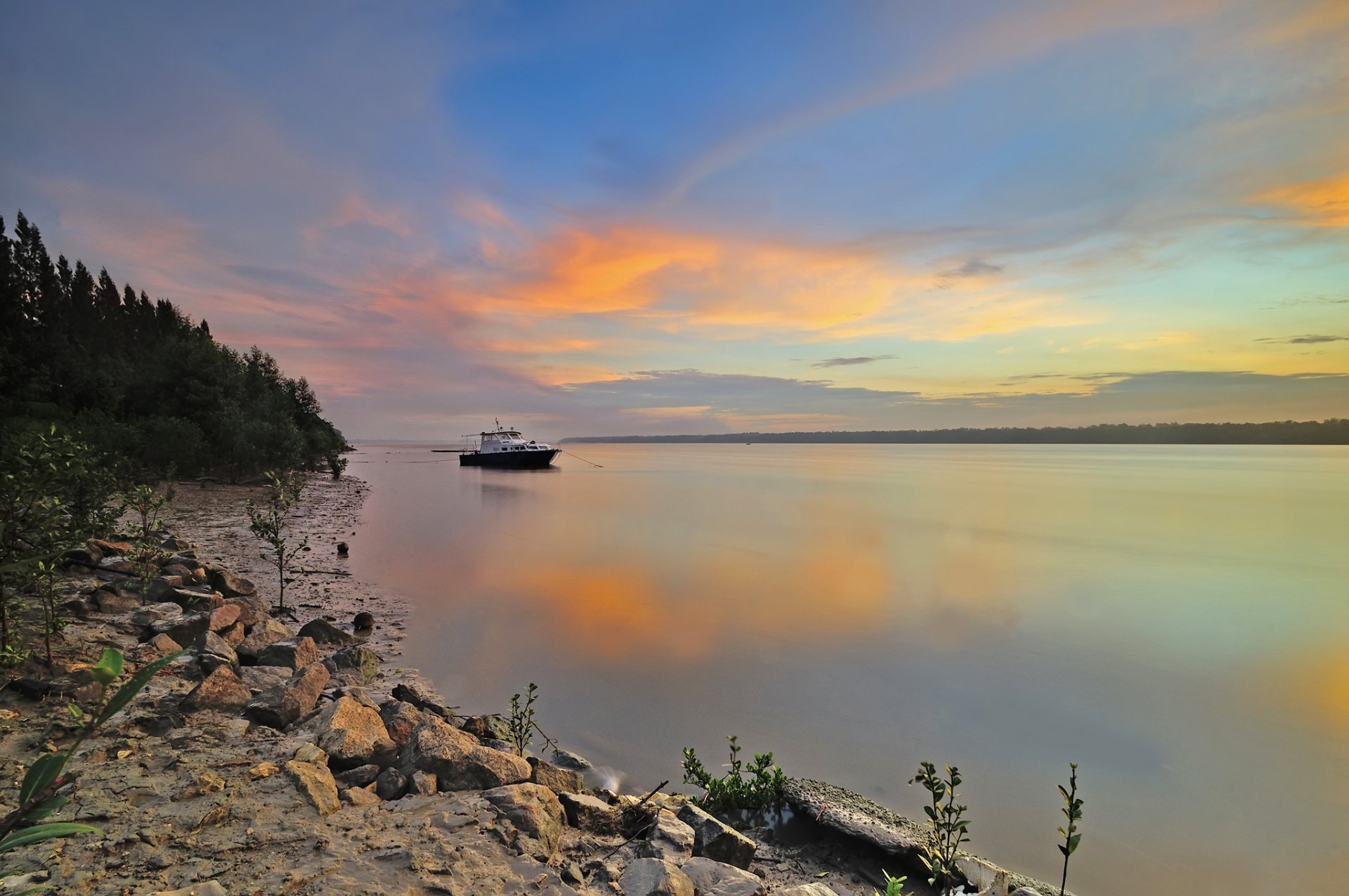 wald fluss boot sonnenuntergang