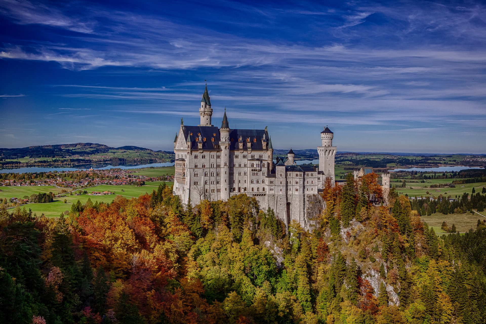 château de neuschwanstein bavière allemagne rocher forêt automne