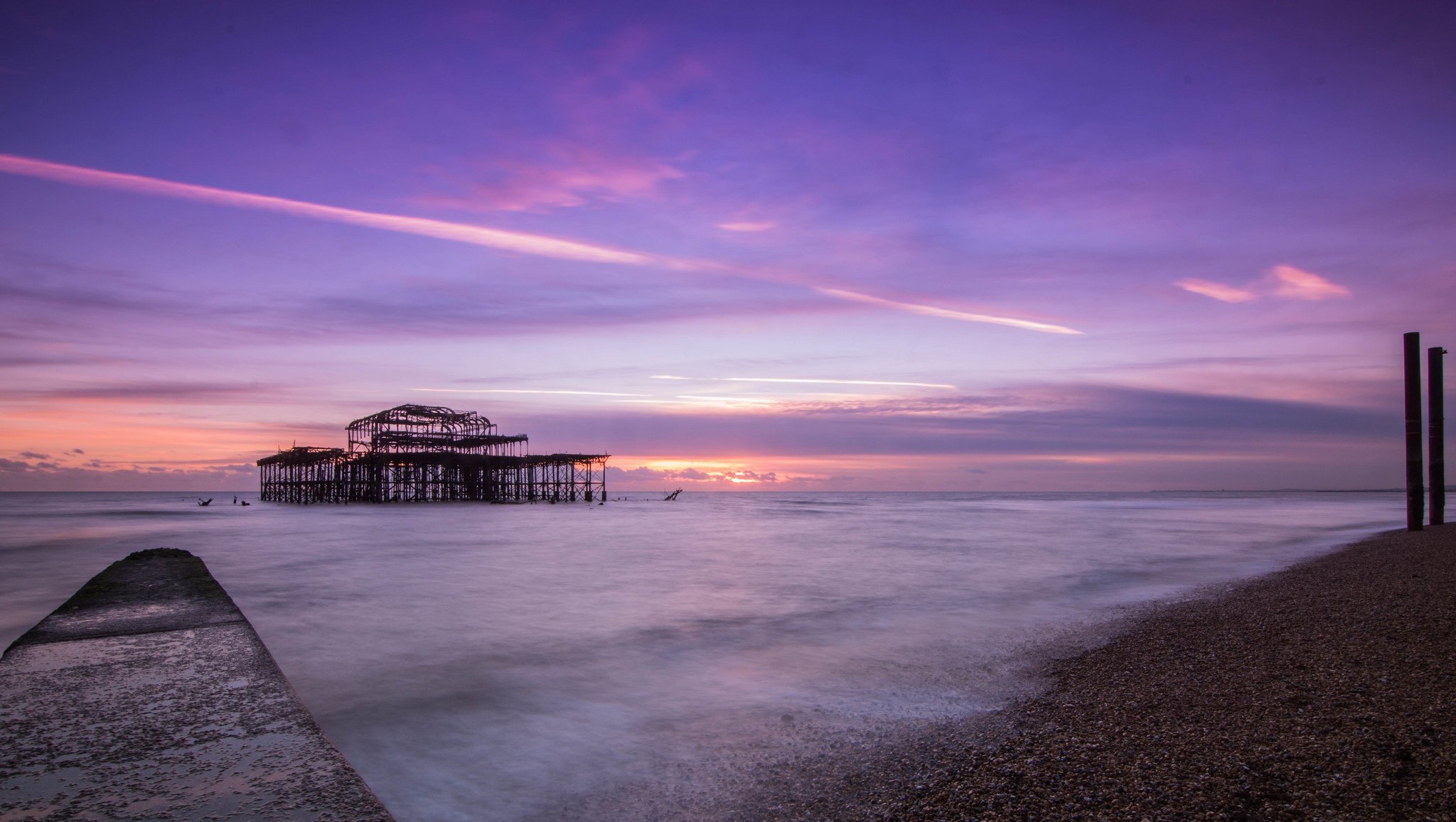 royaume-uni angleterre brighton jetée mer détroit calme côte soir coucher de soleil lilas ciel nuages