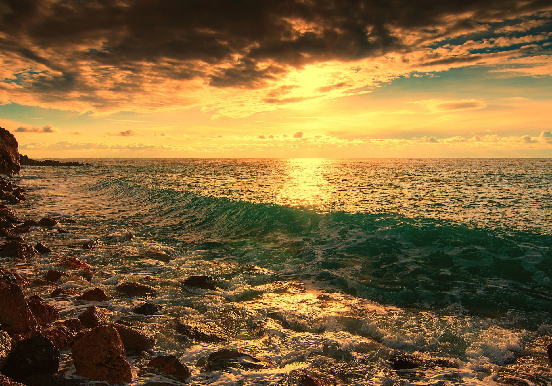 mare costa pietre onde