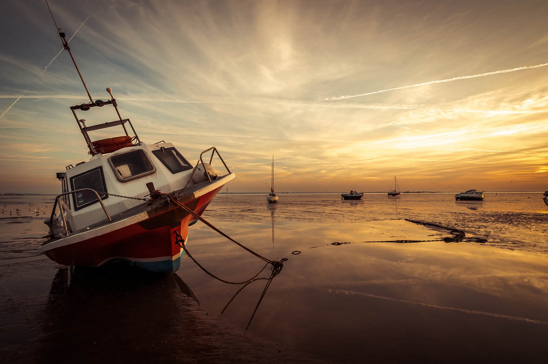 mer bateaux marée basse coucher de soleil