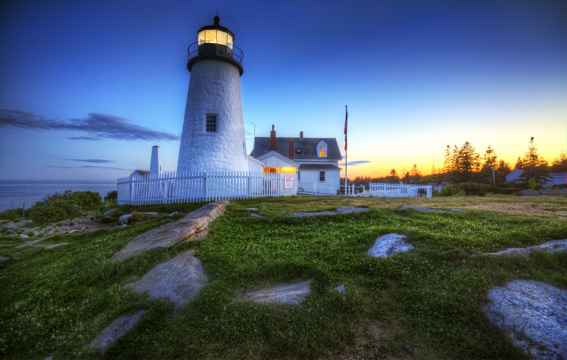 phare coucher de soleil roches herbe vert lumière