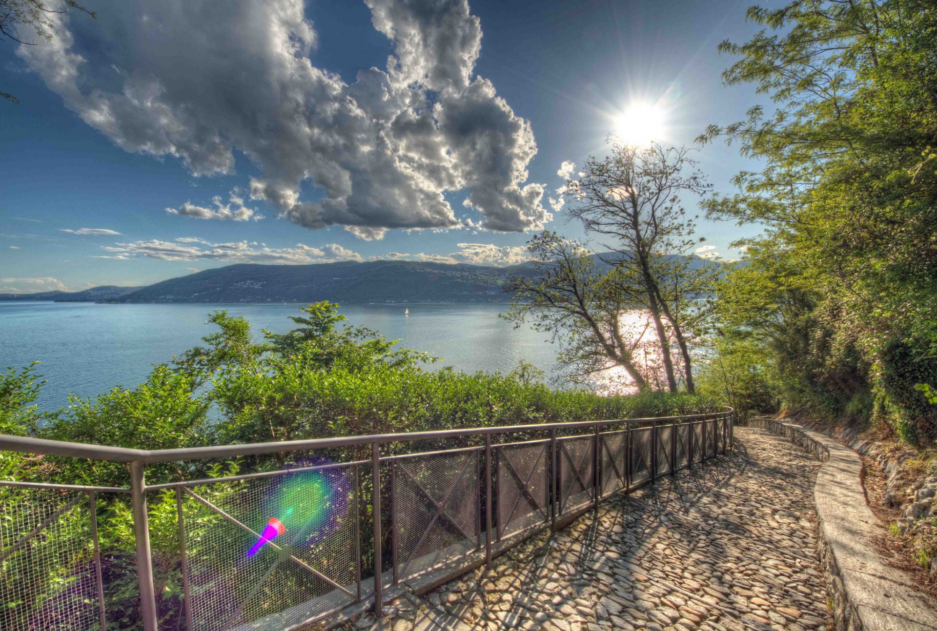 leggiuno varese lombardia włochy jezioro maggiore lago maggiore jezioro ścieżka góry drzewa