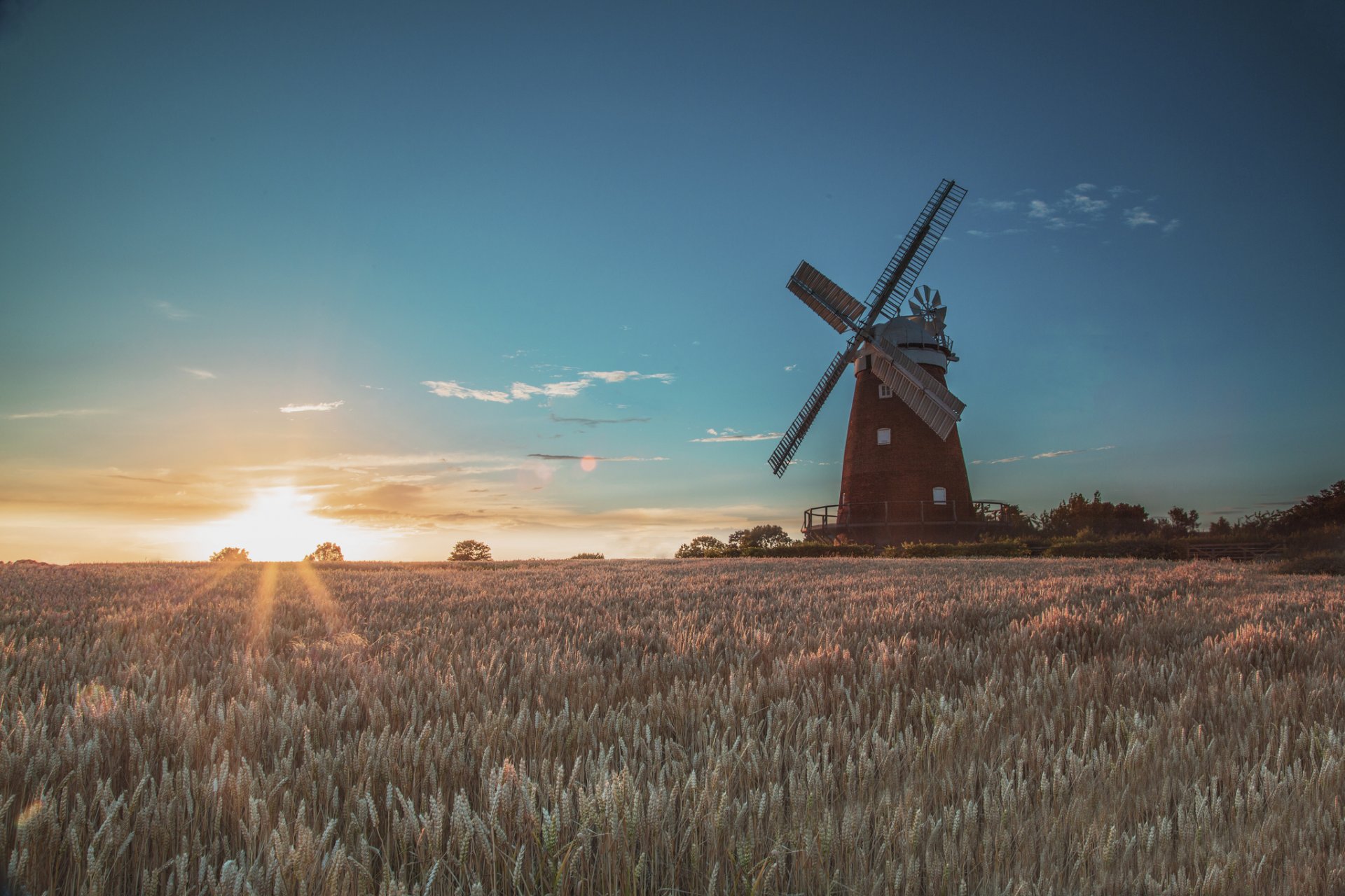 champ moulin moulin à vent matin soleil lever du soleil