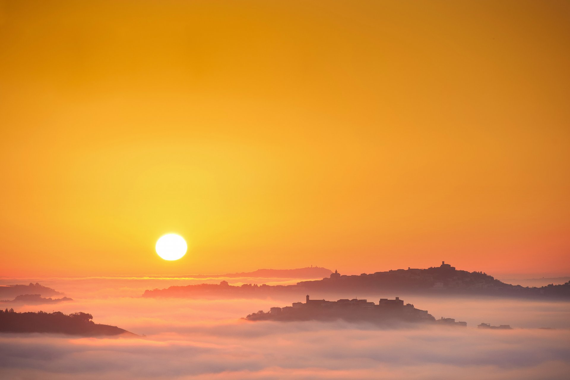 italien marken nebel morgen sonne sonnenaufgang