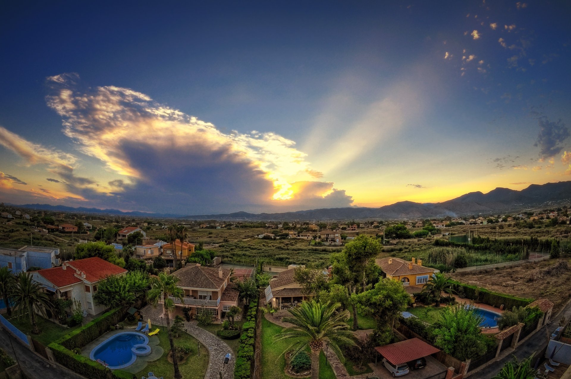 castellón espagne vallée maisons piscines arbres ciel nuages coucher de soleil