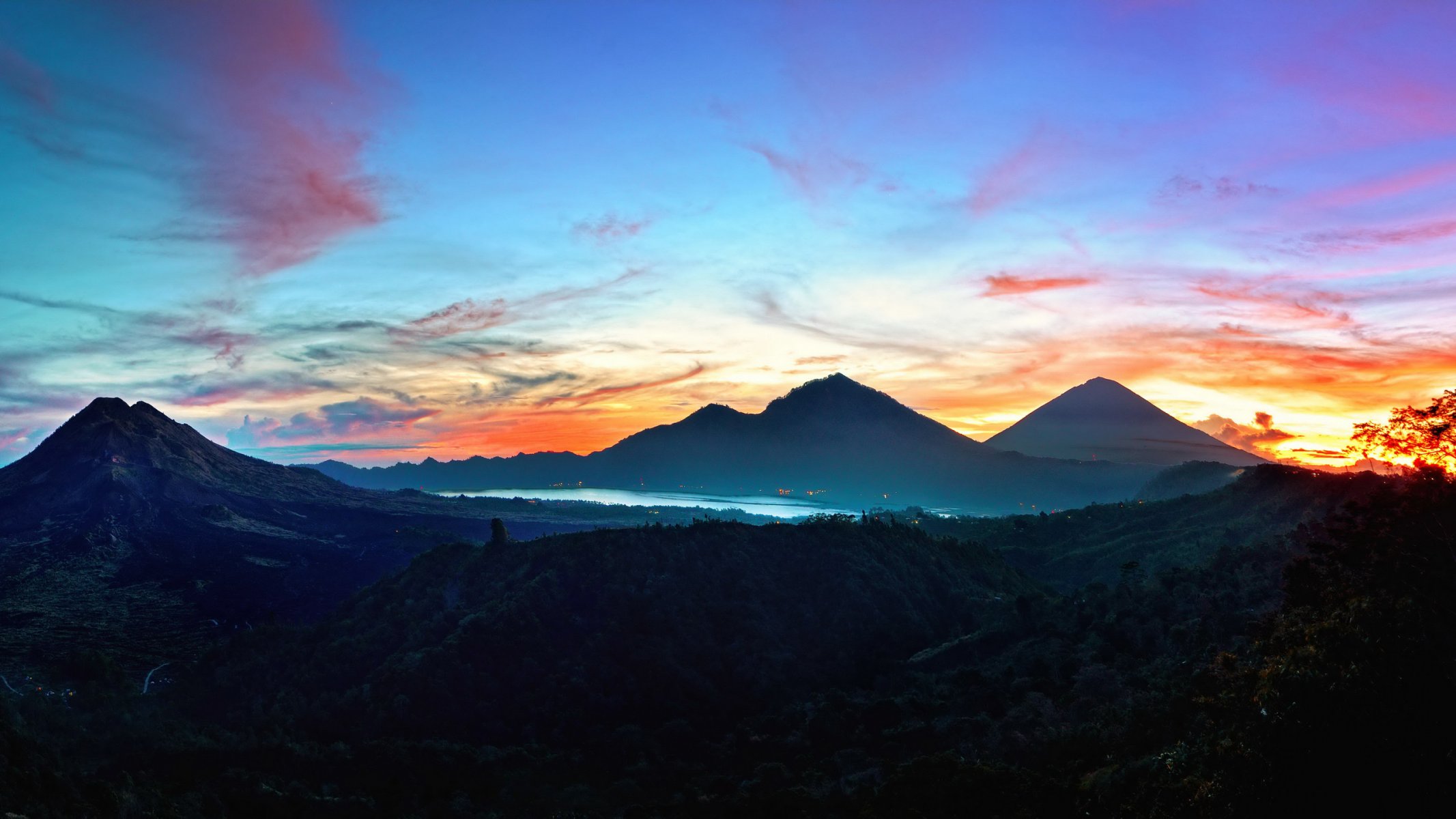 sonnenaufgang auf kintamani bali indonesien berge himmel landschaft natur