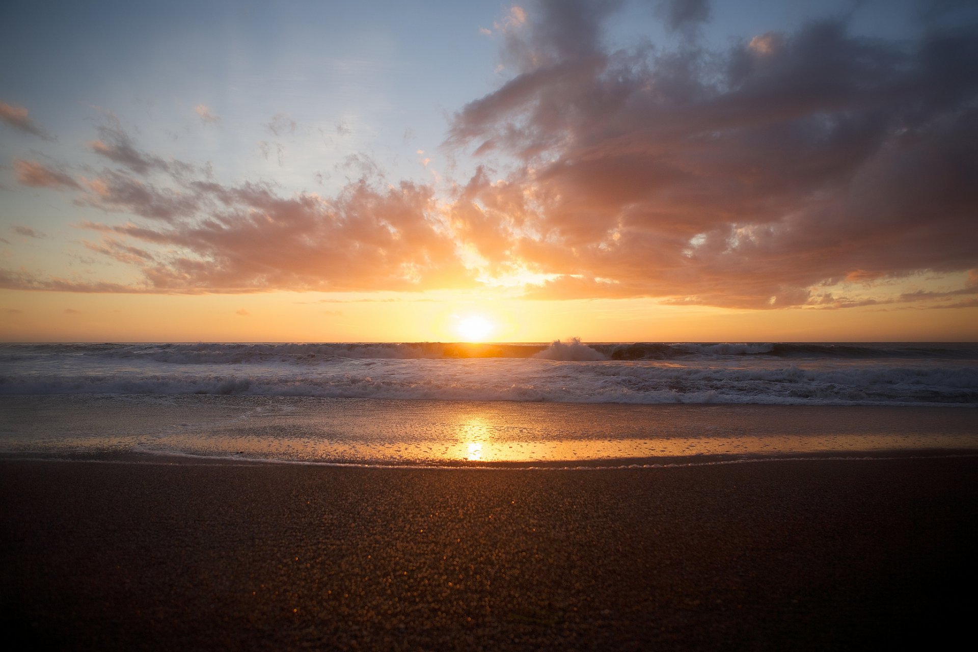 mare onde spiaggia tramonto nuvole