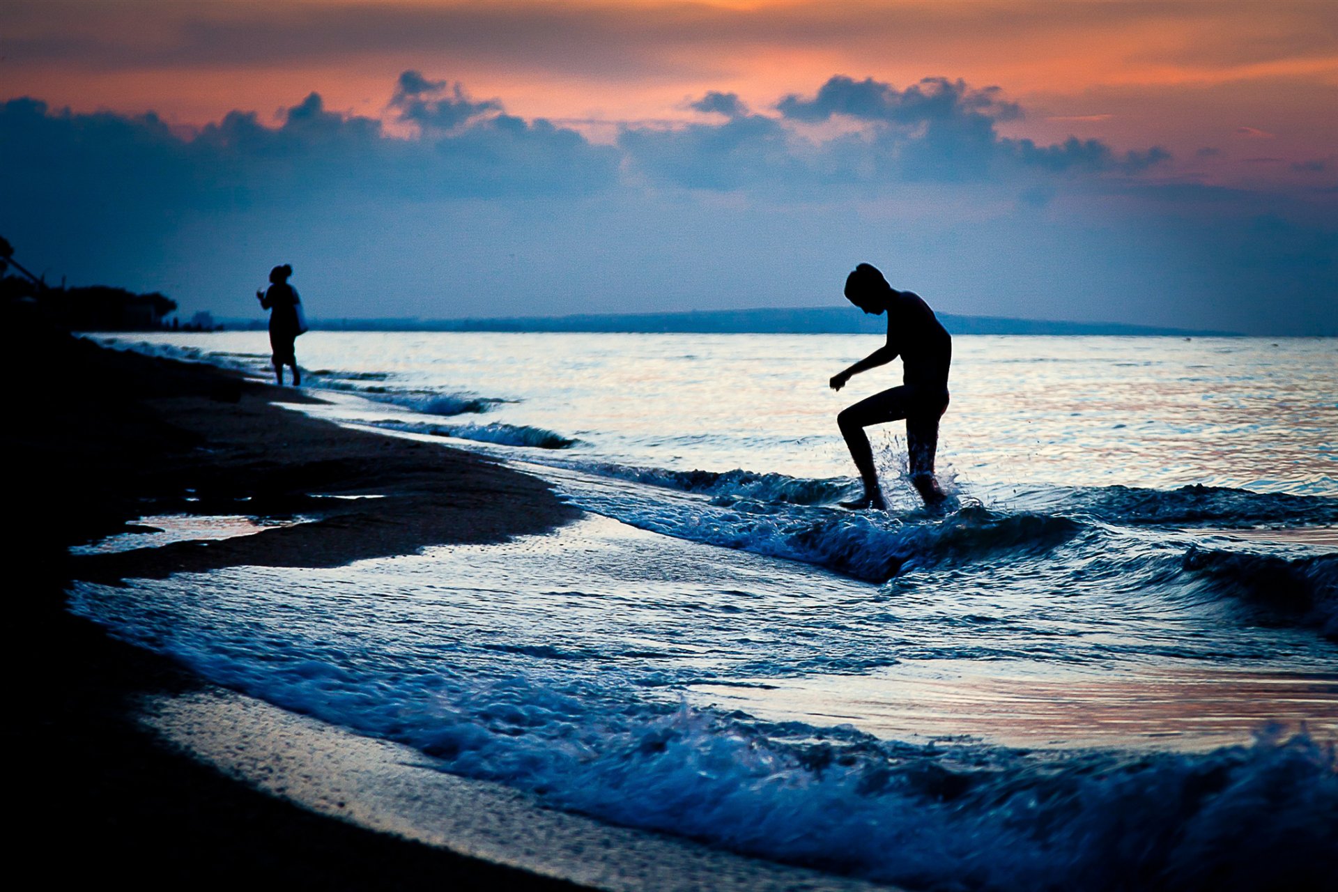 ea ocean beach coast waves people horizon sky sunset