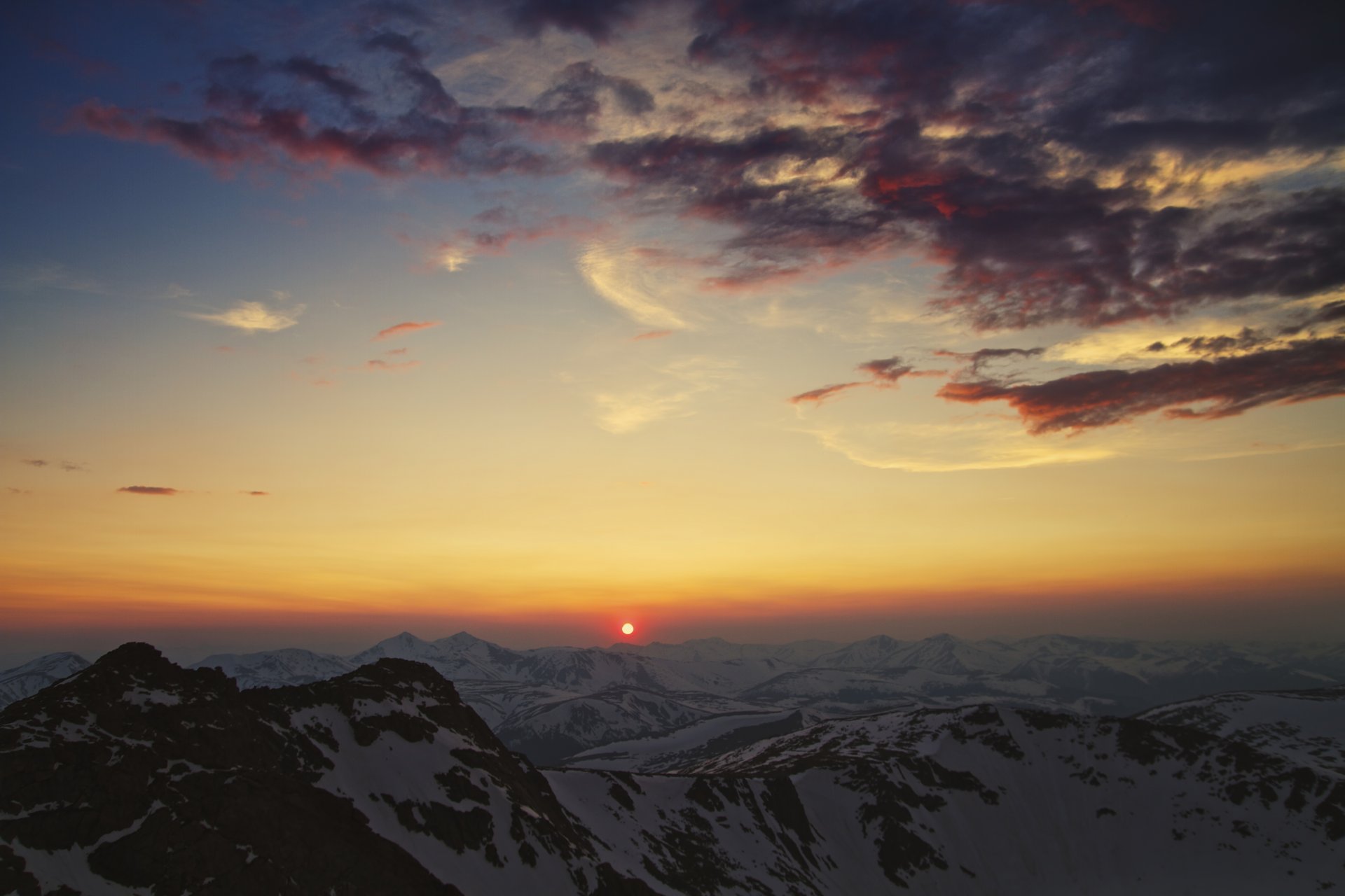 montagnes de la cordillère ciel coucher de soleil soleil nuages