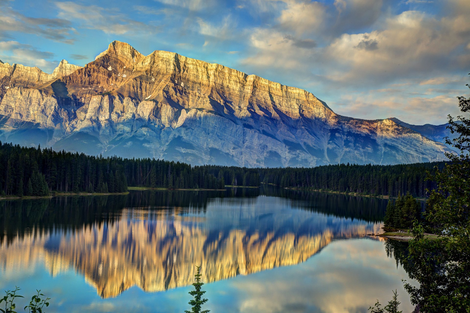 zwei jack lake banff national park alberta kanada landschaft see wald berge