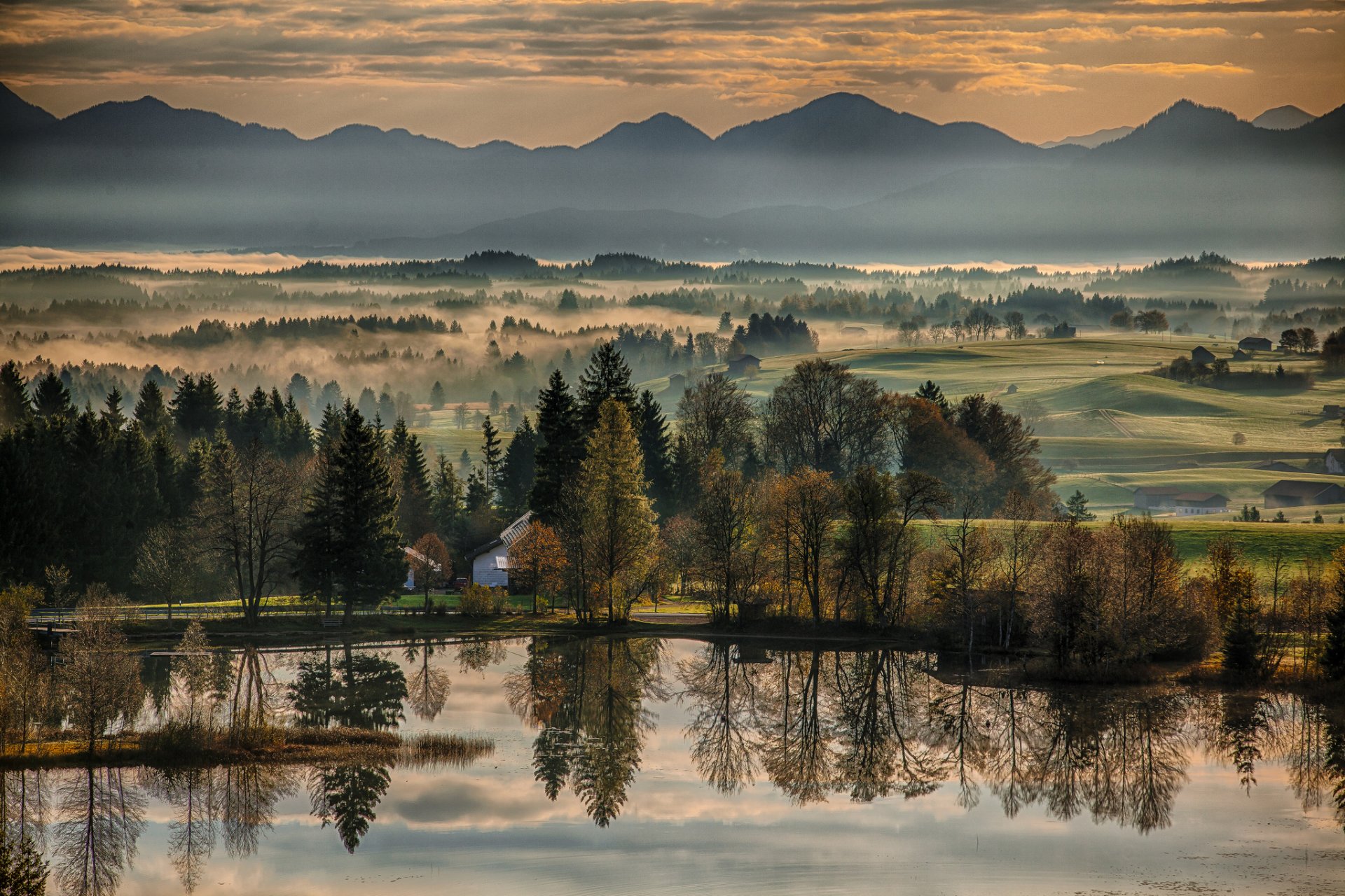 wildsteig bayern deutschland herbst fluss morgen morgendämmerung reflexion bäume berge