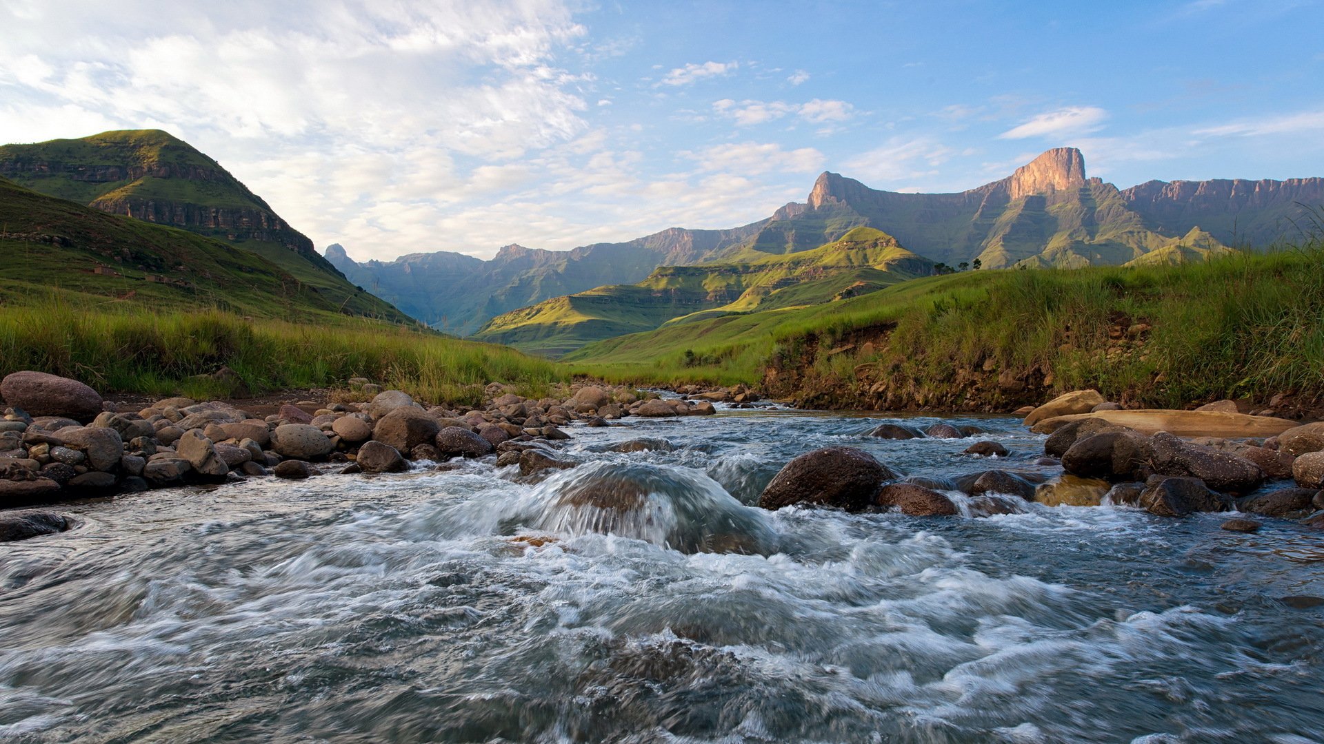 río montañas verano paisaje