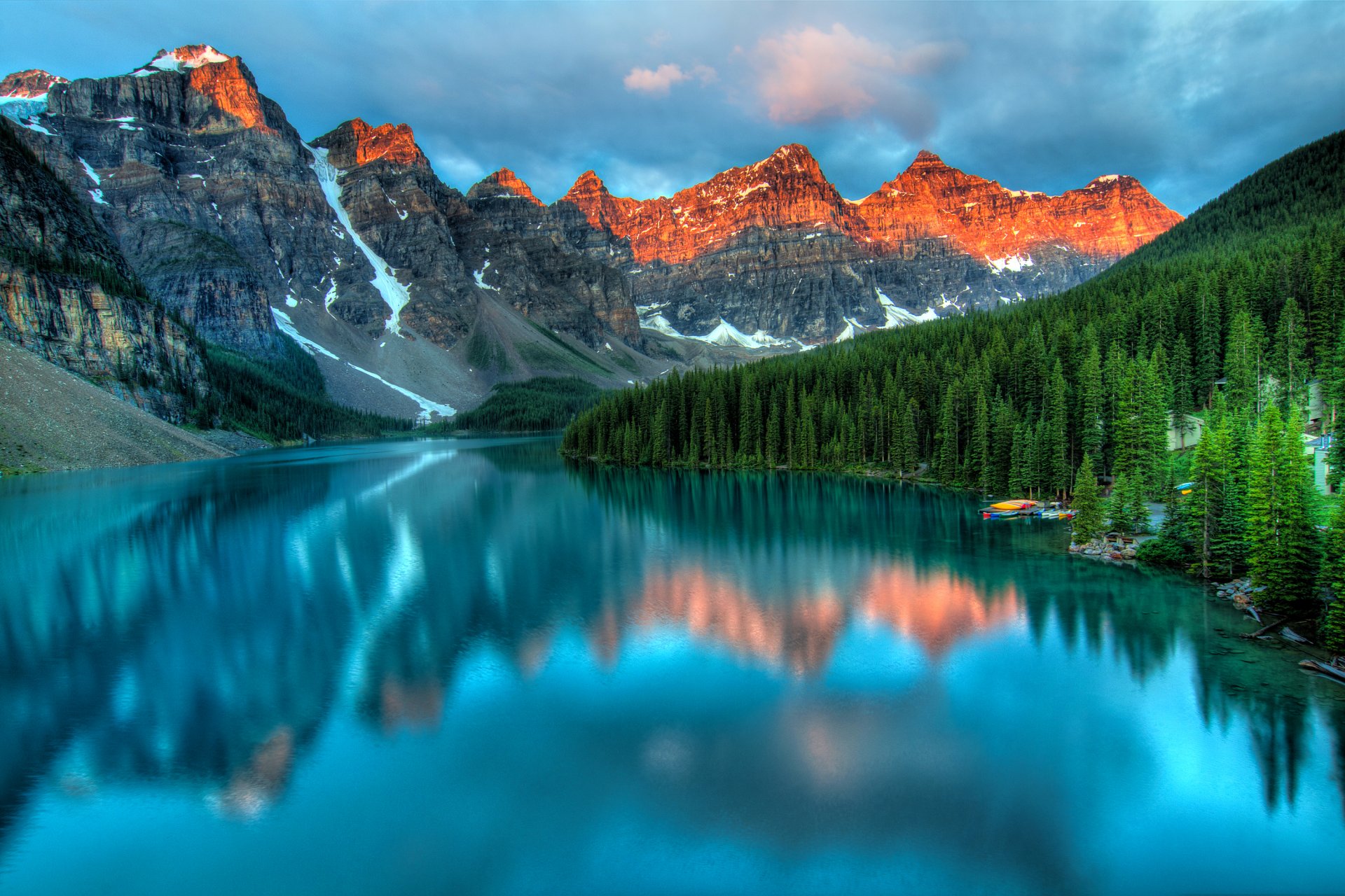 ciel nuages montagnes coucher de soleil lac arbres réflexion bateau quai neige sommet