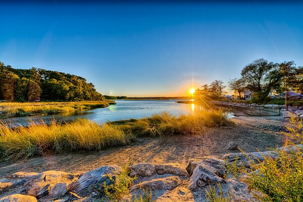 Tramonto sulla riva a New York