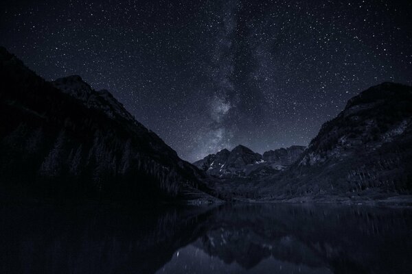 Majestic mountains and the Milky Way