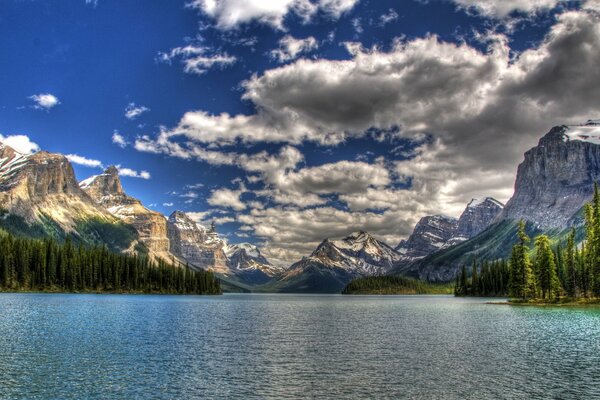 Das Meer und die Berge im Nationalpark