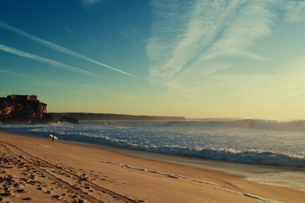 Hermosa playa junto al mar