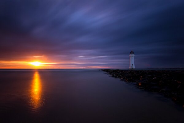 Ciel nocturne et phare