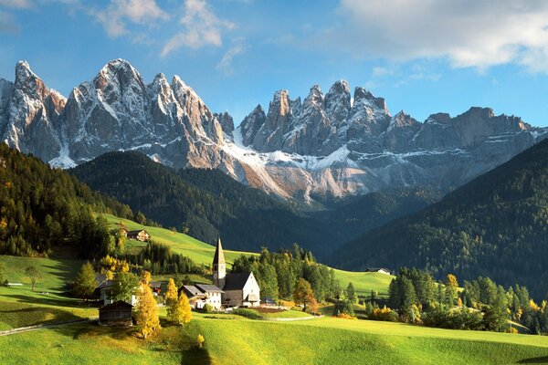 Hermosa imagen de las montañas en Italia