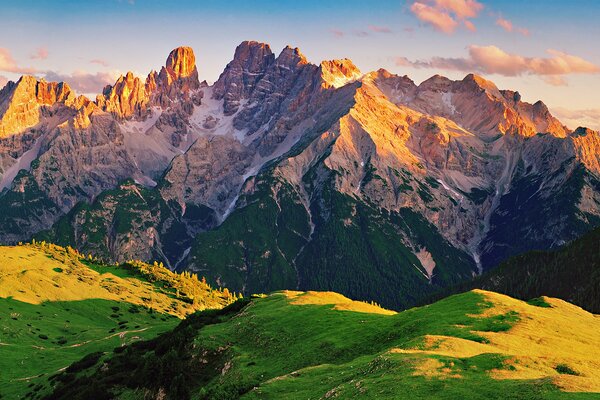 Berge, Felsen im Sonnenlicht