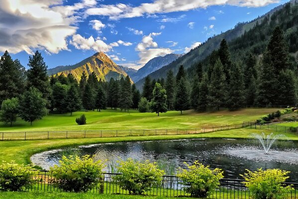 Pittura di montagna e stagno con fontana