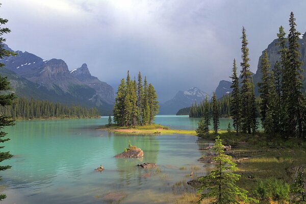 Blauer See. Berglandschaft