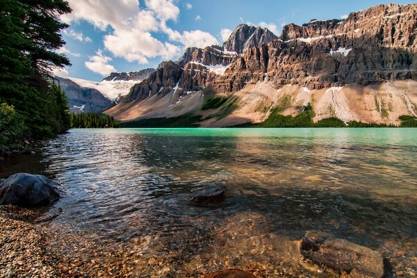 Paisaje montañoso de la naturaleza canadiense