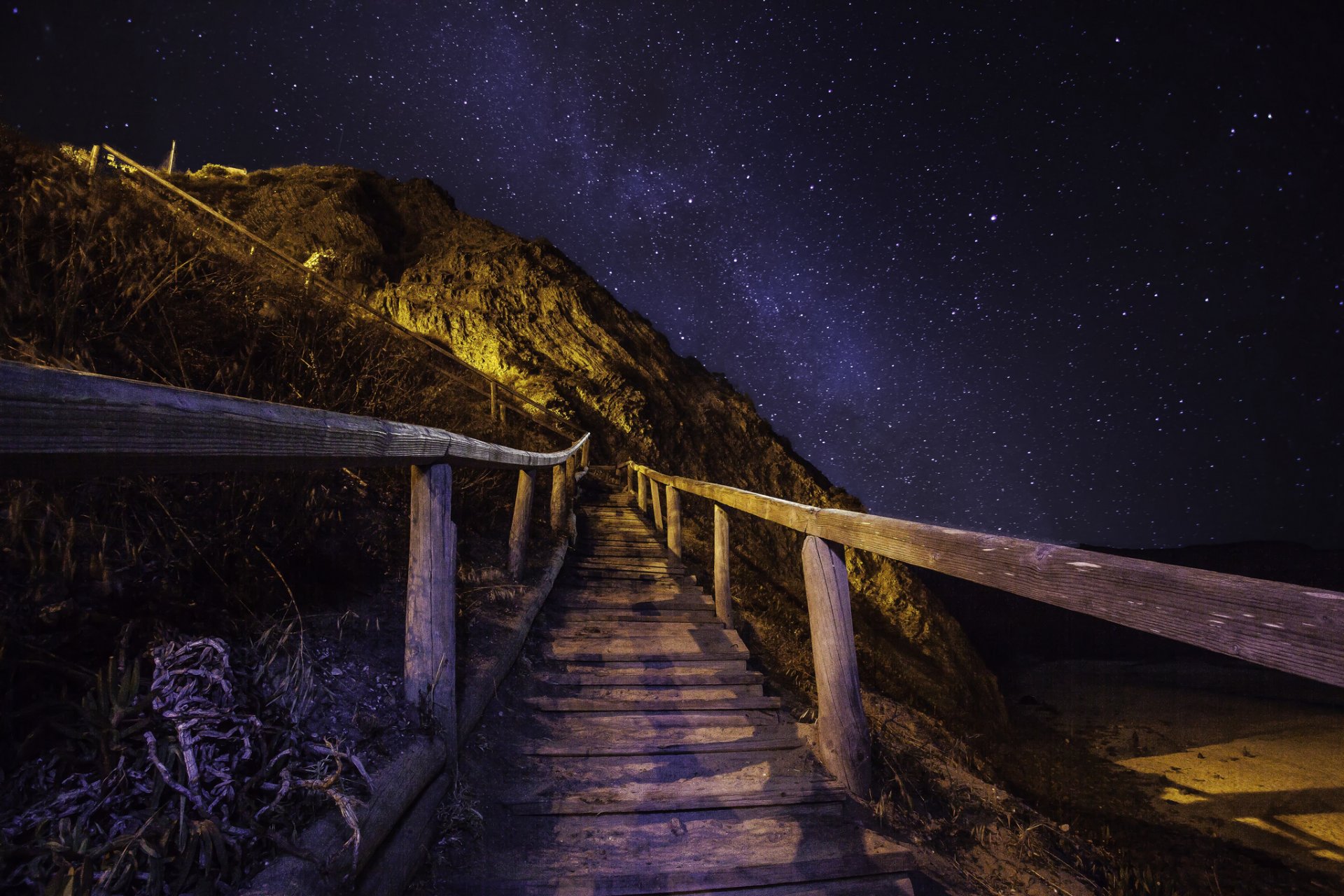 montagna scala ringhiera notte stelle via lattea