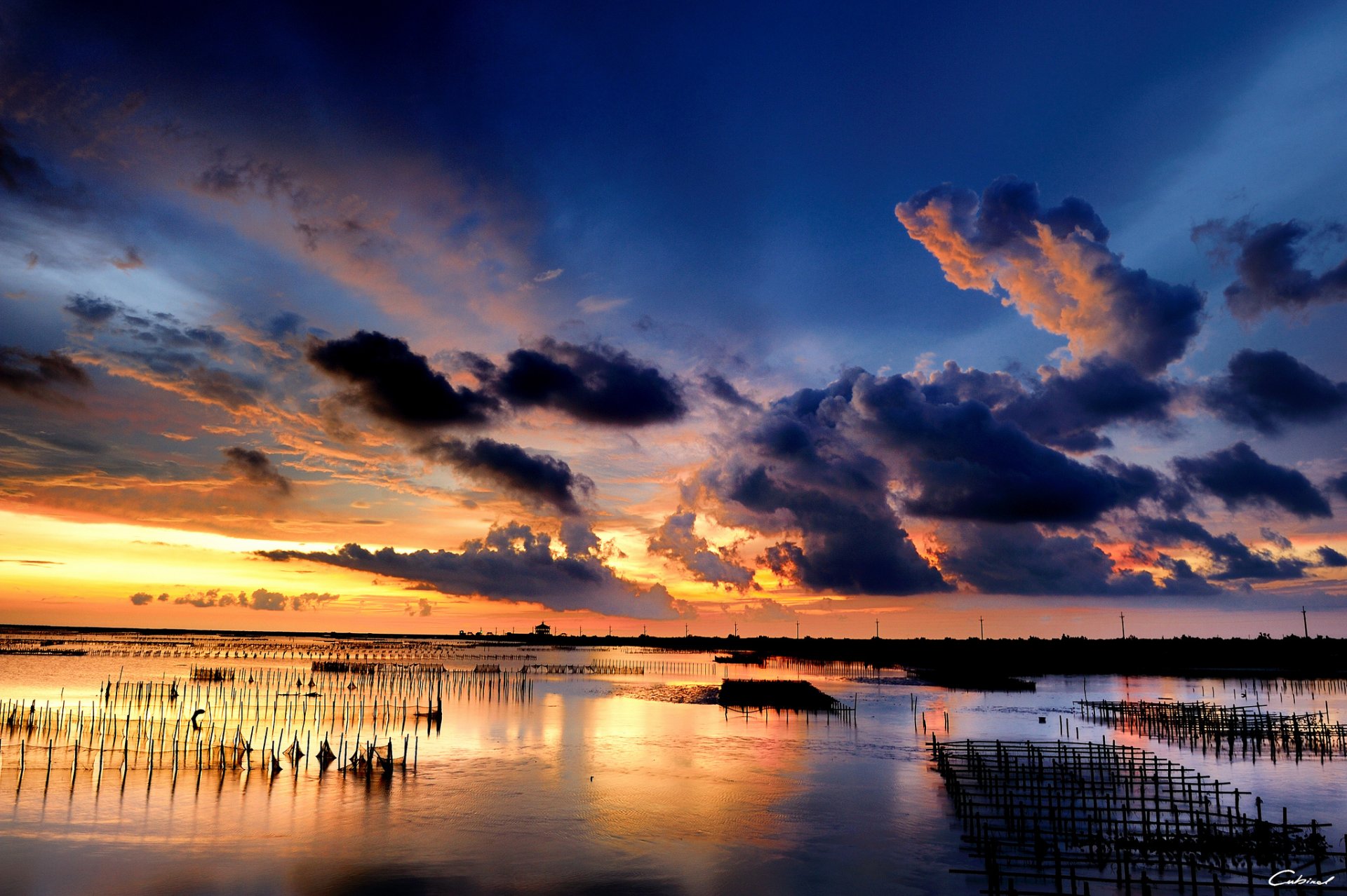 puesta del sol nubes nubes mar bolardos redes