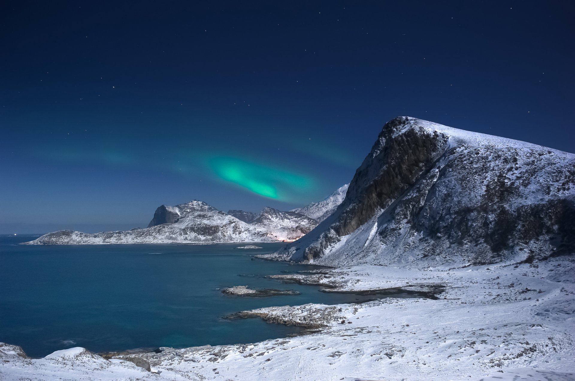 islande baie roches nuit aurores boréales