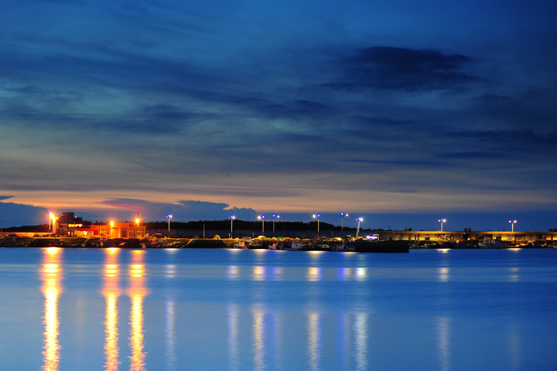 taiwan stadt hafen beleuchtung laternen meerenge abend dämmerung orange sonnenuntergang himmel wolken blau