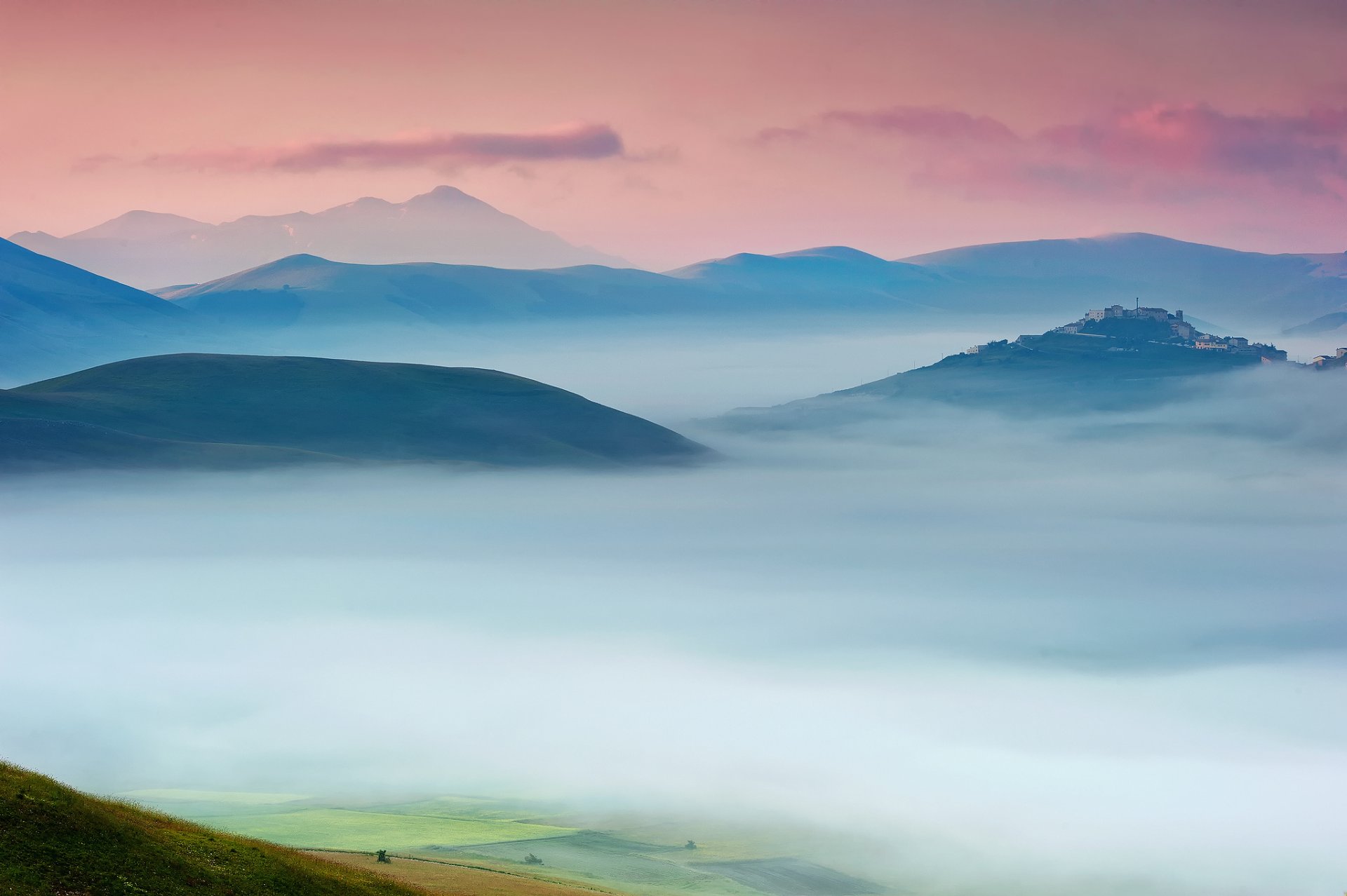 italia umbría mañana niebla valle cielo casa finca