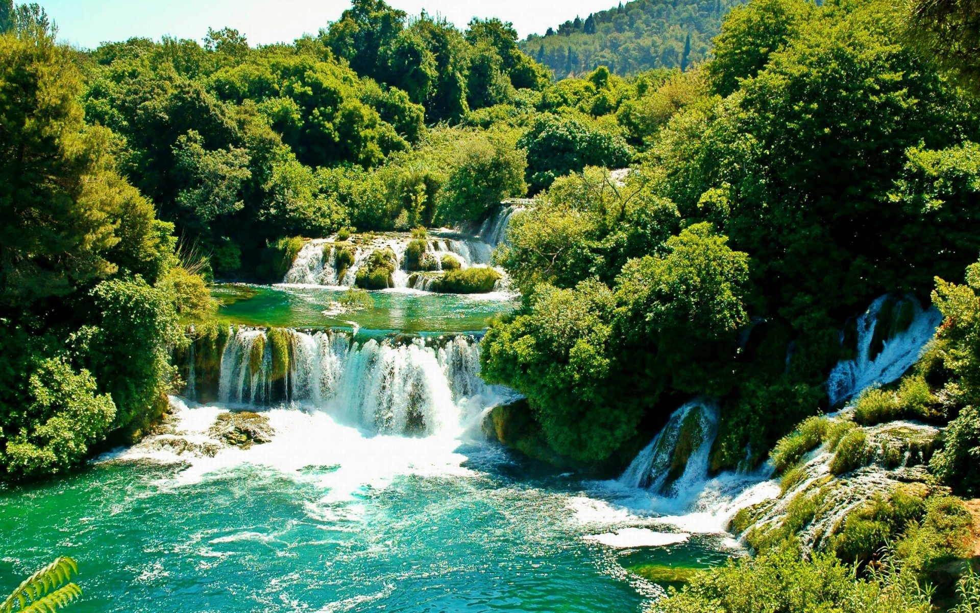 parco nazionale di krka croazia cascata alberi verde soleggiato