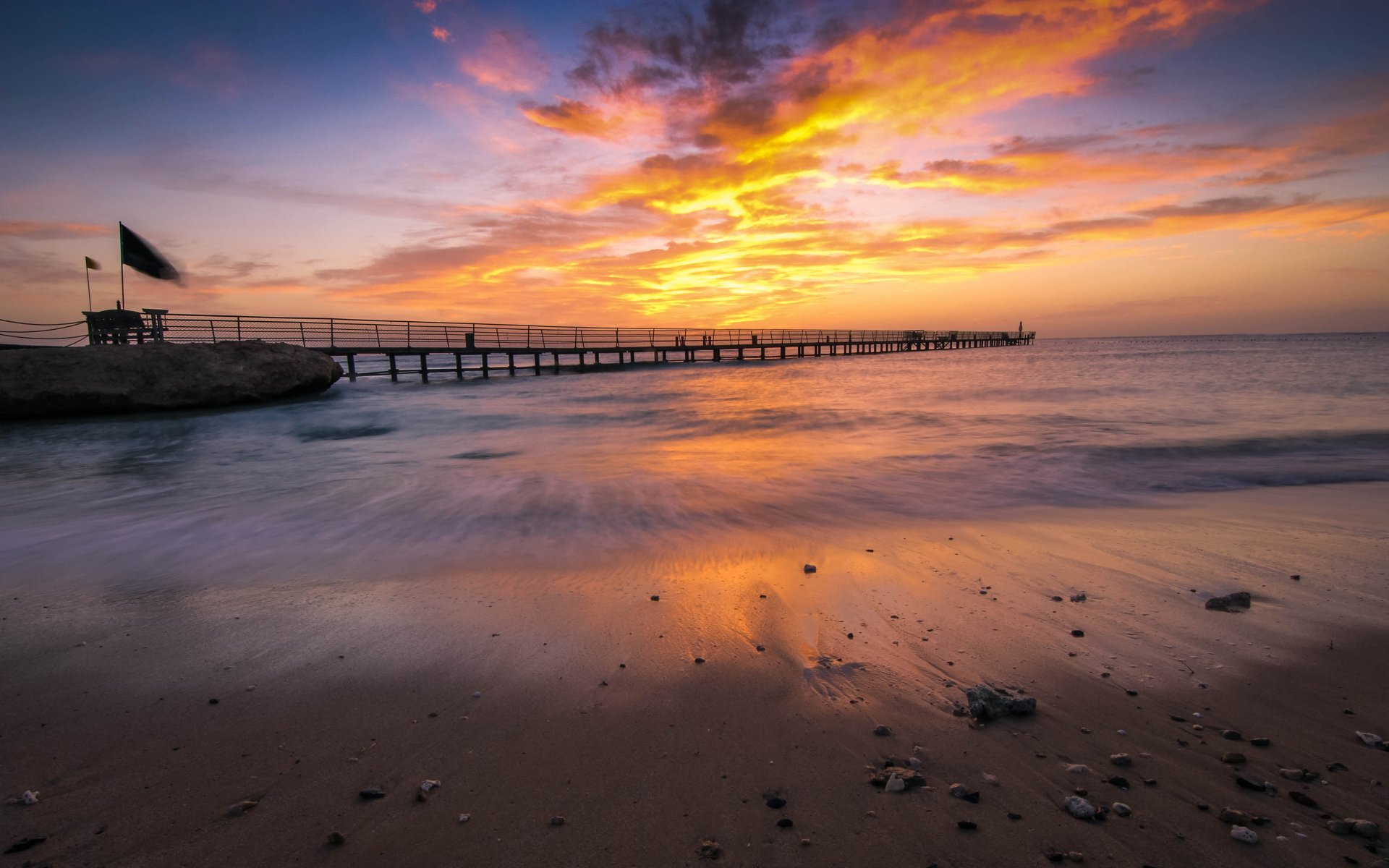 port ghalib marsa alam egypte plage côte océan coucher de soleil nuages pierres