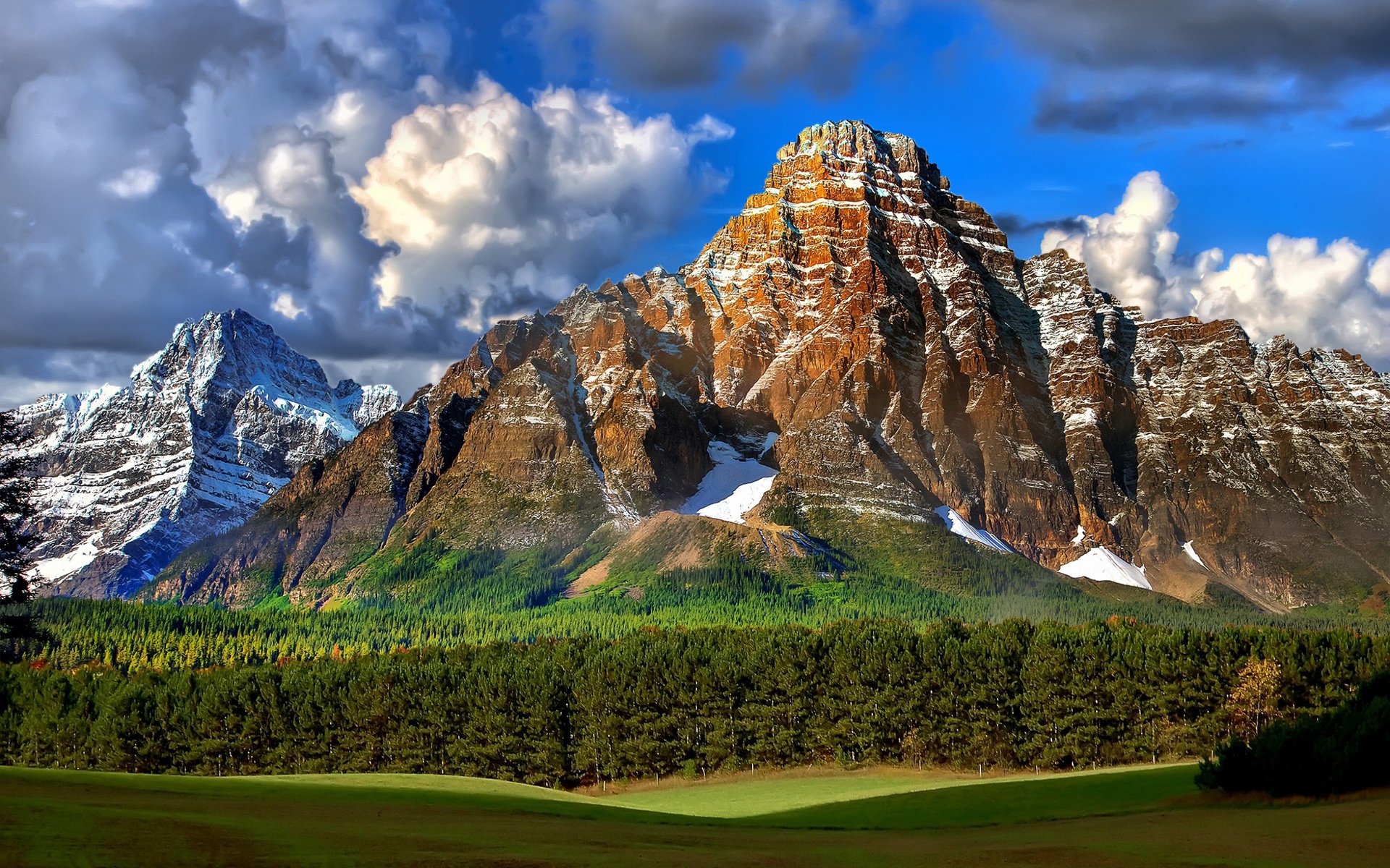 cielo nuvole nuvole montagne foresta alberi erba paesaggio natura