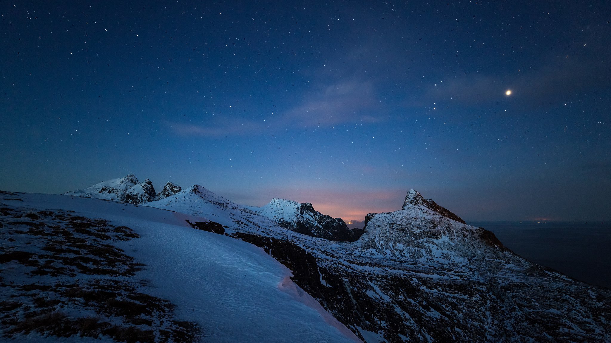 norwegia morze skały śnieg noc gwiazdy