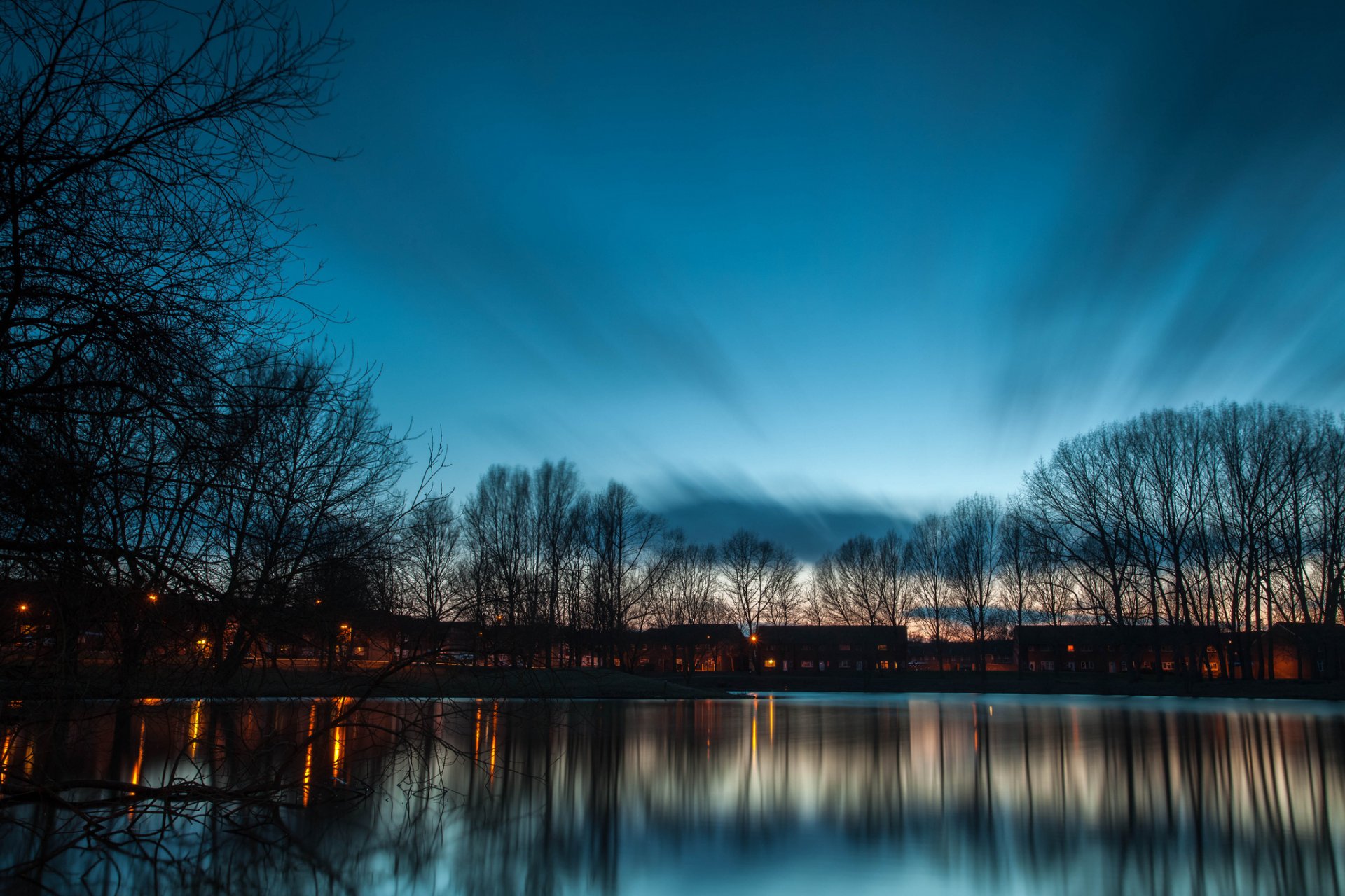 case alberi lago stagno sera crepuscolo