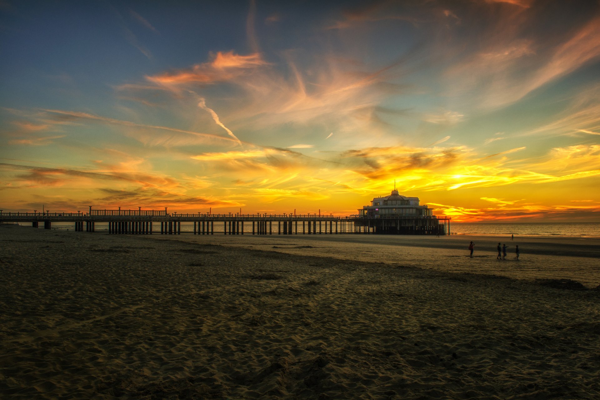 ea beach pier sunset