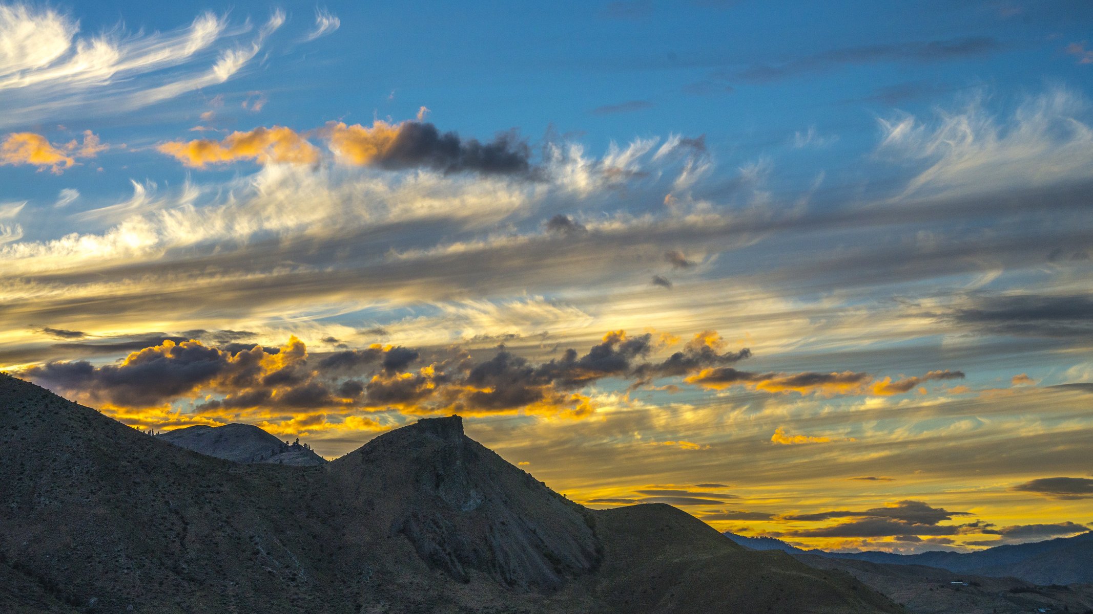 montañas cielo nubes amanecer