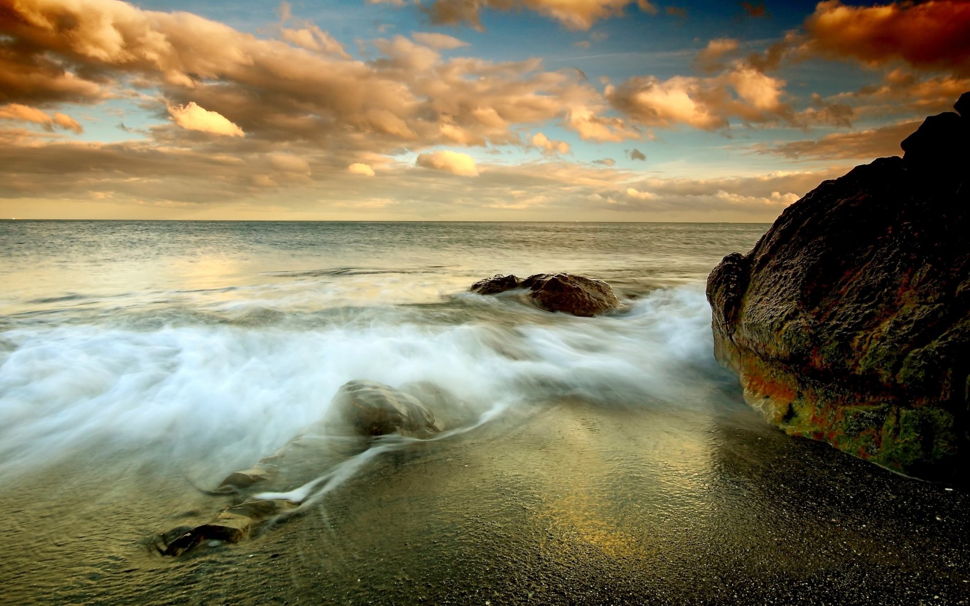 mer côte plage vagues rochers nuages ciel horizon