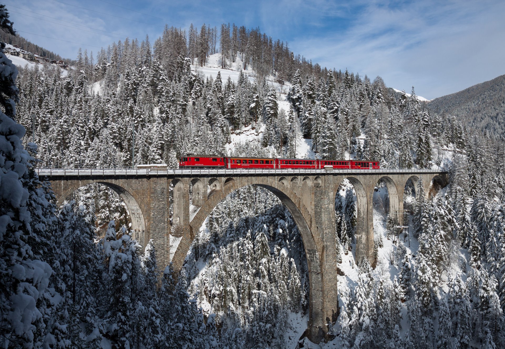 viaduc de wiesen wiesen suisse train hiver neige forêt viaduc de vizensky ferroviaire hiver