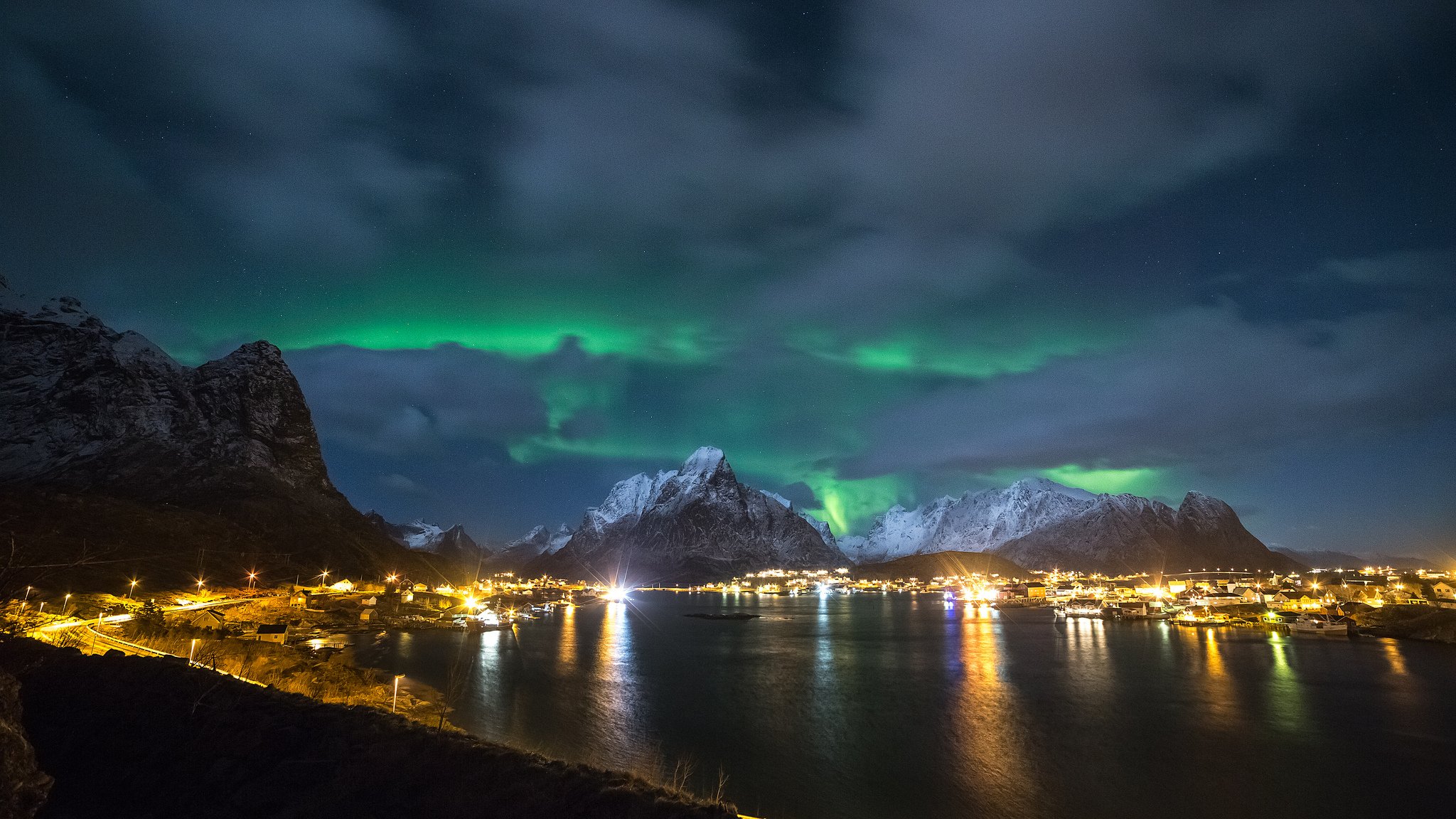 noruega islas lofoten noche aurora boreal