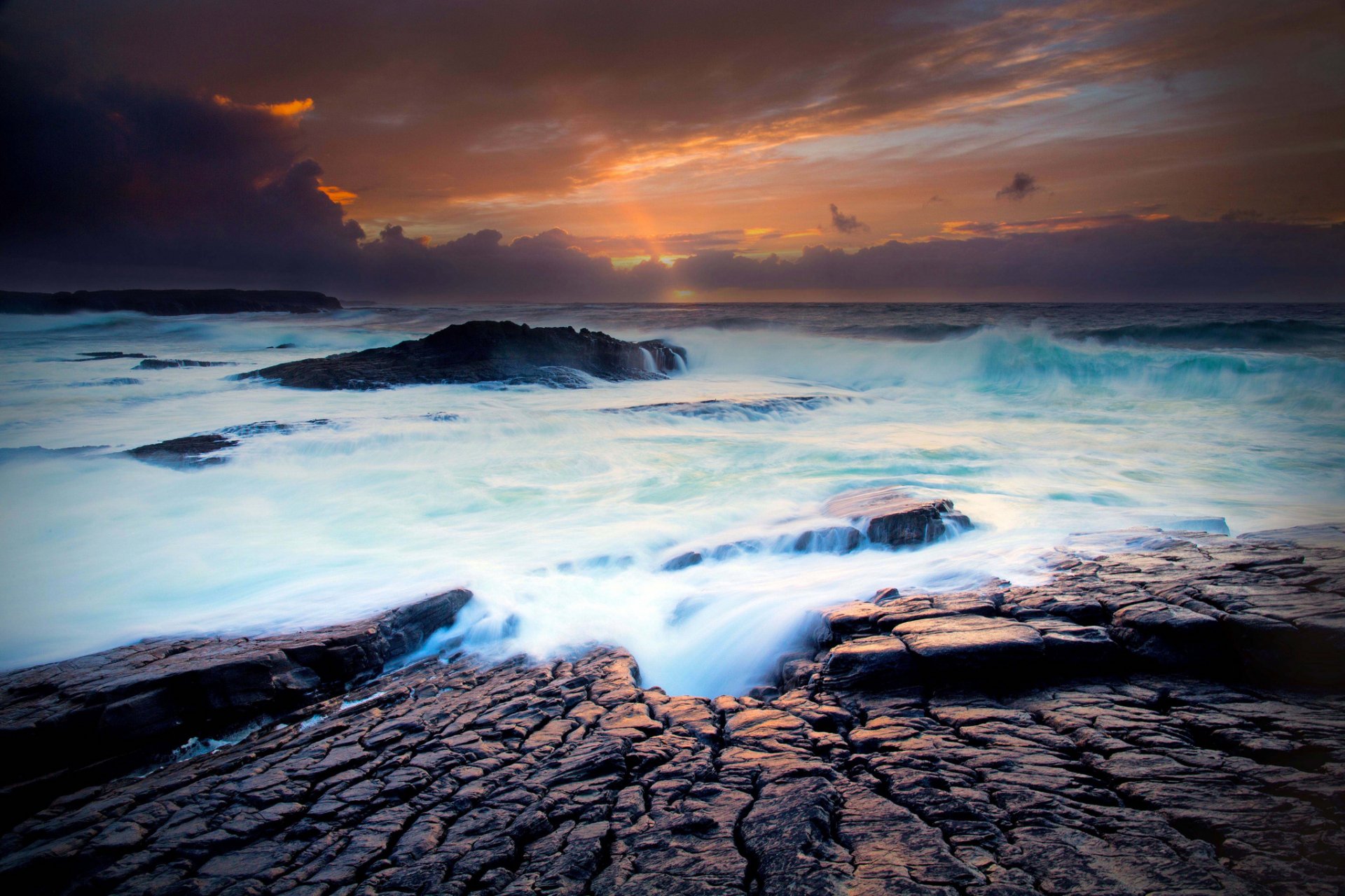 irland claire spaenish port westküste atlantik stürmisches wetter herbst sonnenuntergang letzter strahl wolken wellen felsen ströme auszug hopkins foto