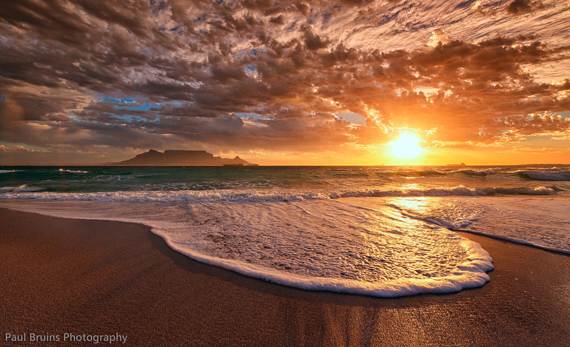 tramonto sera sole spiaggia oceano schiuma cielo nuvole