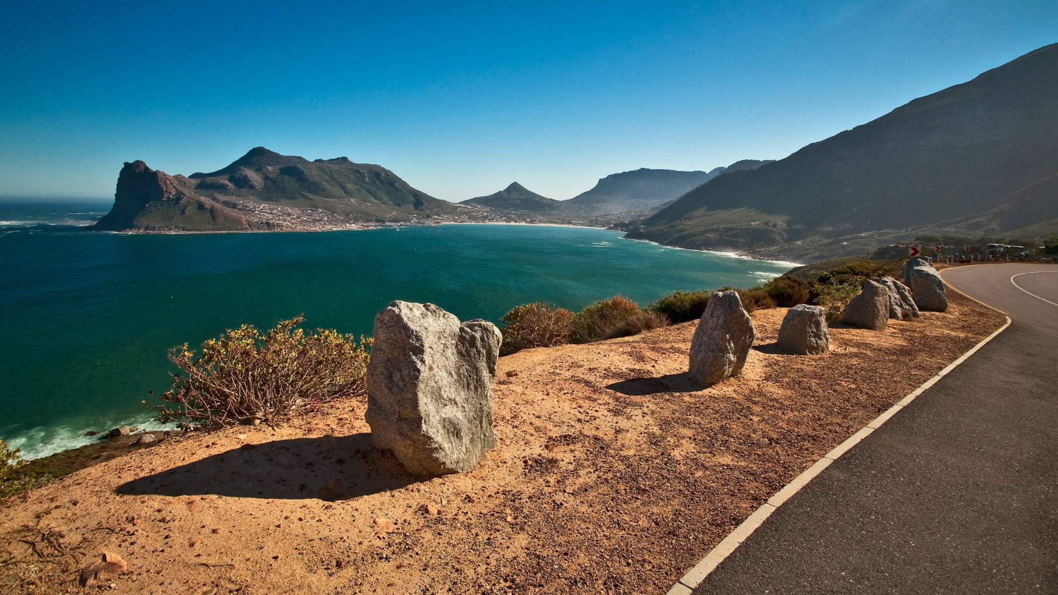 route mer montagnes paysage