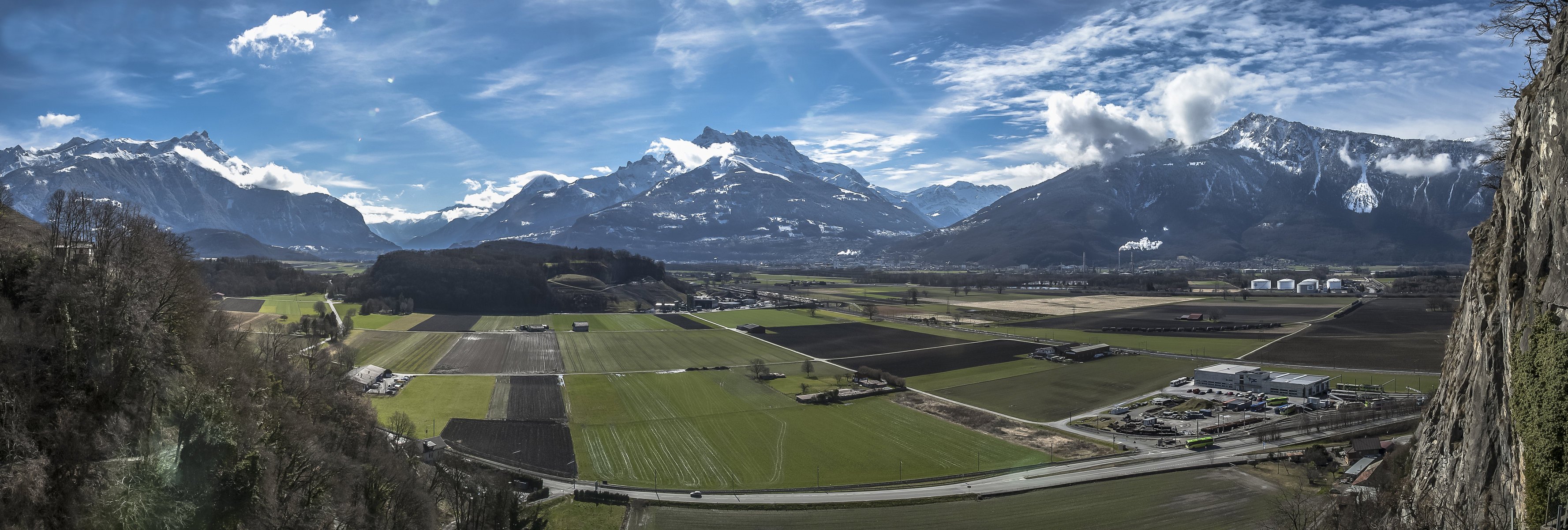 svizzera montagne campi